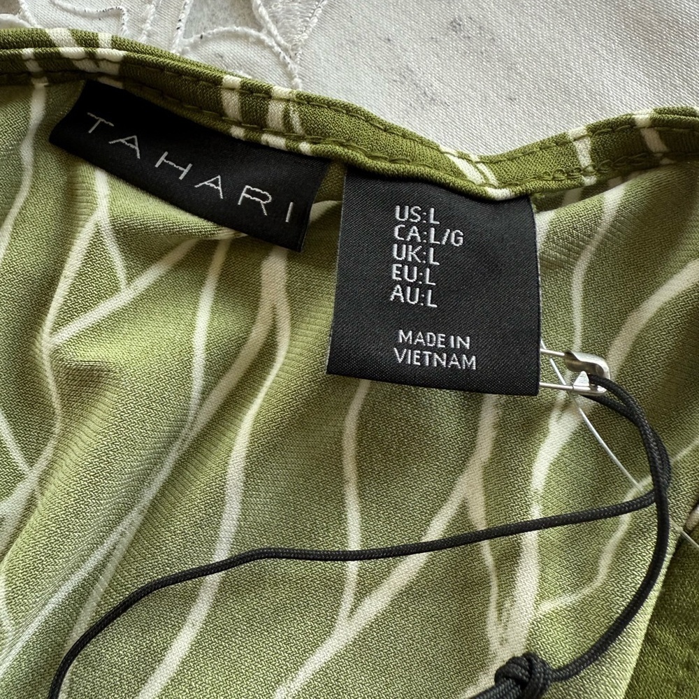 TAHARI olive green and white sleeveless tank top with gold accessory NWT. Large - Picture 9 of 12